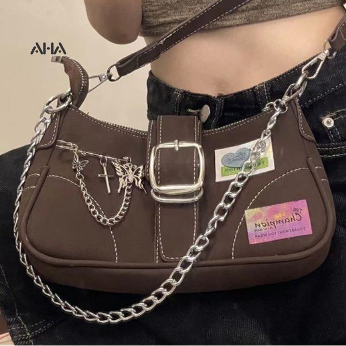 Túi xách AHA official phối dây xích sắt cá tính ngọt ngào cho nữ