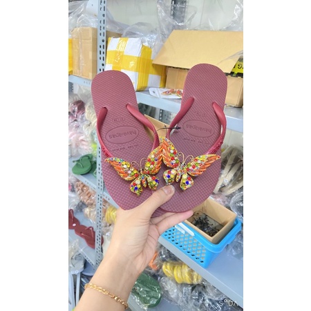 Dép Havaianas kèm charm