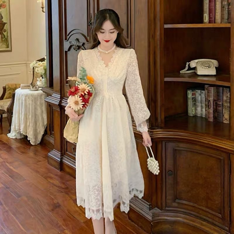 Váy ren cổ V tiểu thư sang chảnh phong cách VTG