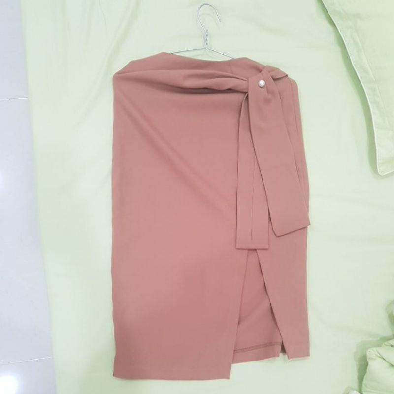 CHÂN VÁY CÔNG SỞ