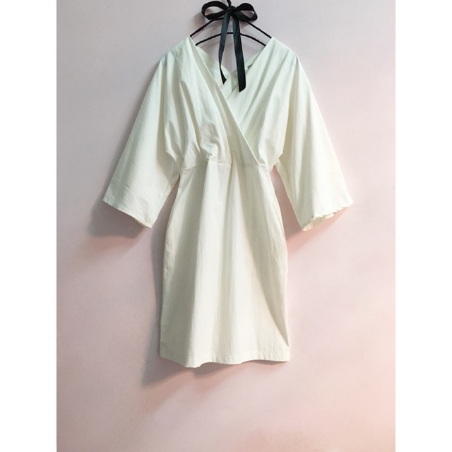 Đầm body cổ vạt chéo