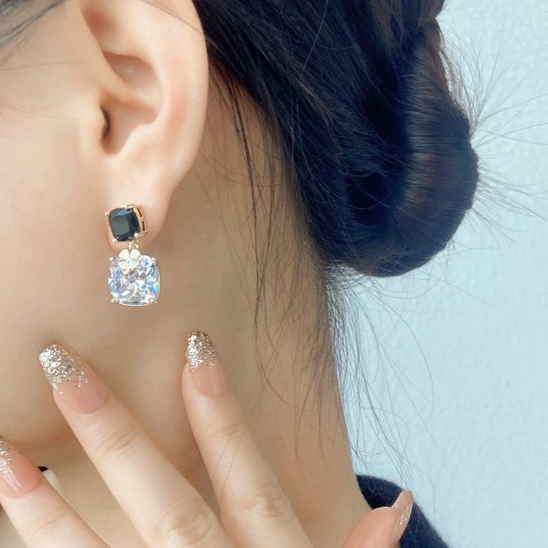 Khuyên Tai Cỏ Bốn Lá Đính Đá zircon Màu Đỏ Sang Trọng Trực Tuyến Mùa Hè Hàng Mới