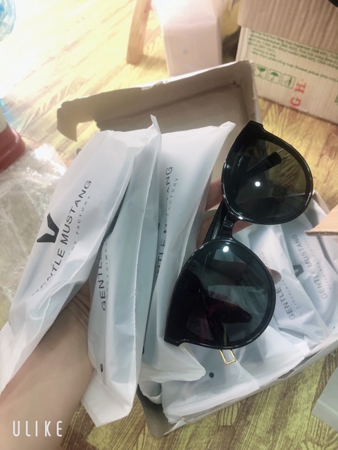 Kính râm thời trang mắt mèo hoạ tiết chữ V loại xịn ( khôngg hộp) video thật | BigBuy360 - bigbuy360.vn