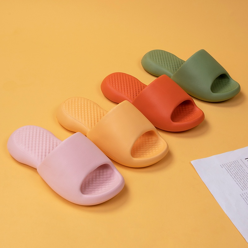 【Ready Stock】 Thick-soled slippers, simple and cute, waterproof, non-slip beach sandals, bathroom slippers, soft and comfortable couple slippers, multi-color optional integrated design slippers