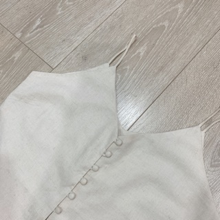 Áo 2 dây đính nút LINEN - Hình Thật