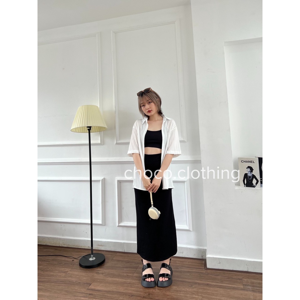 Chân váy dáng dài ôm sát tôn dáng trendy, chất thun mềm mịn.