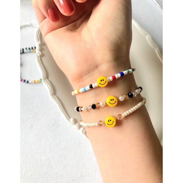 Vòng tay hạt cườm hình mặt cười và hoa cúc hoạ mi wildflower