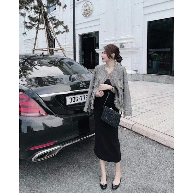 Body đen kèm áo dạ xám