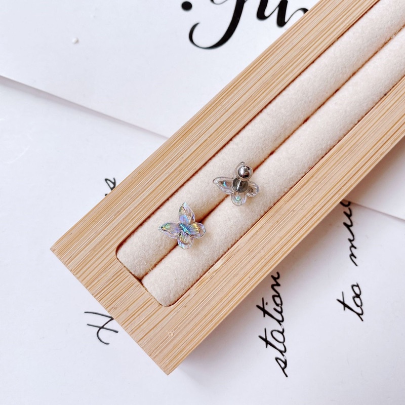 1 chiếc bông tai thép y tế bướm cánh xếp