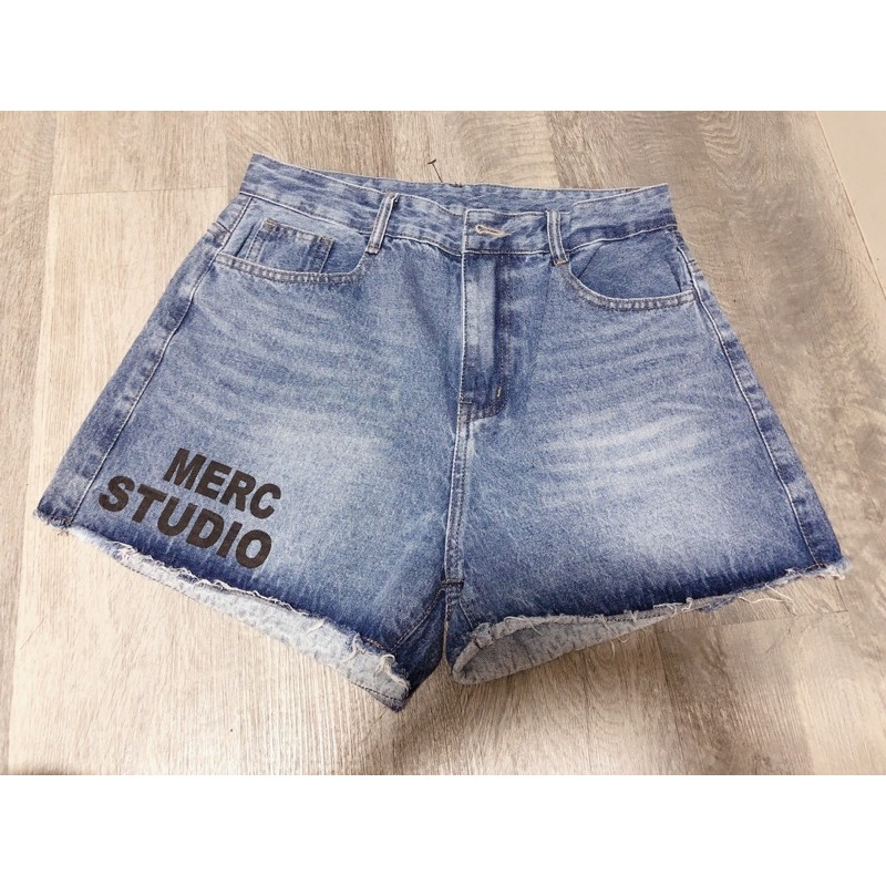 Quần Short Jean Đính Đá Hàn Quốc lắp lánh ( hình thật shop chụp ạ )( mẫu ngẫu nhiên )