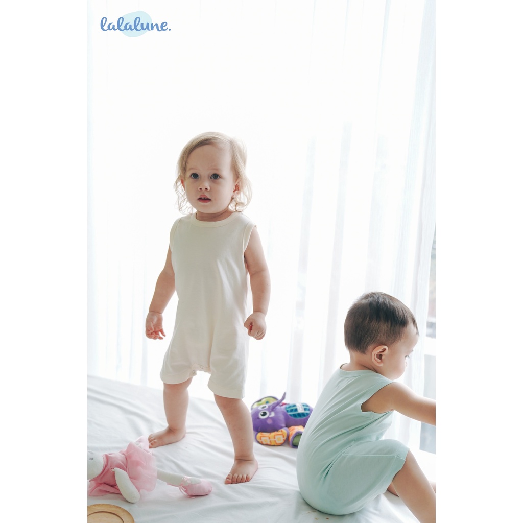 Bộ bodysuit trơn màu xanh và kem lalalune dành cho bé