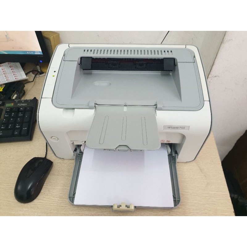 Máy in hp laserjet 1102 hình thức máy nhỏ gọn. Bản in sắc nét. Lh. 0974829289