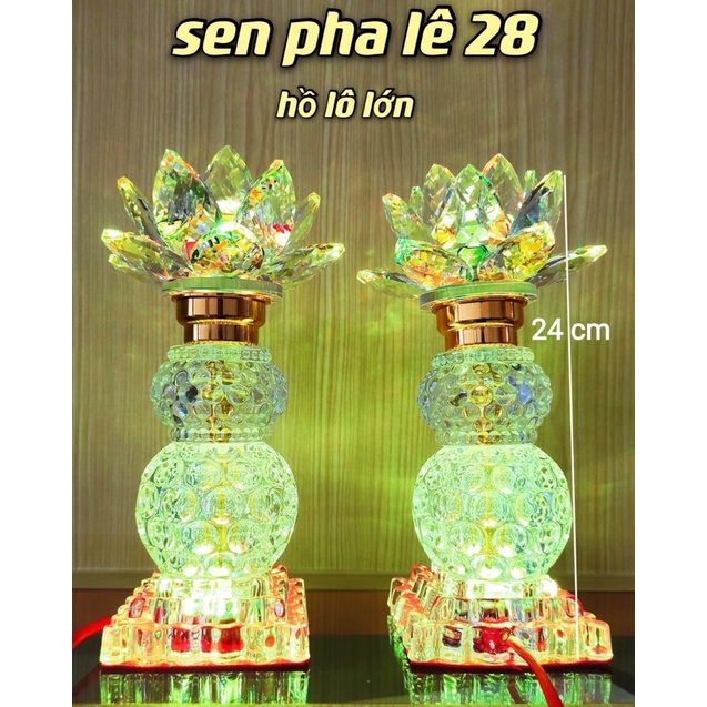 MỘT CẶP ĐÈN PHA LÊ HOA SEN KIỂU DÁNG HỒ LÔ