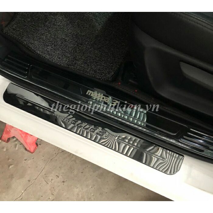 Ốp bậc cửa, Nẹp bước chân Mazda 3 - Titan(hàng cao cấp)