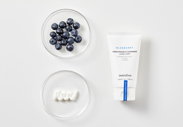Sữa Rửa Mặt Innisfree Blueberry Rebalancing 5.5 Cleanser