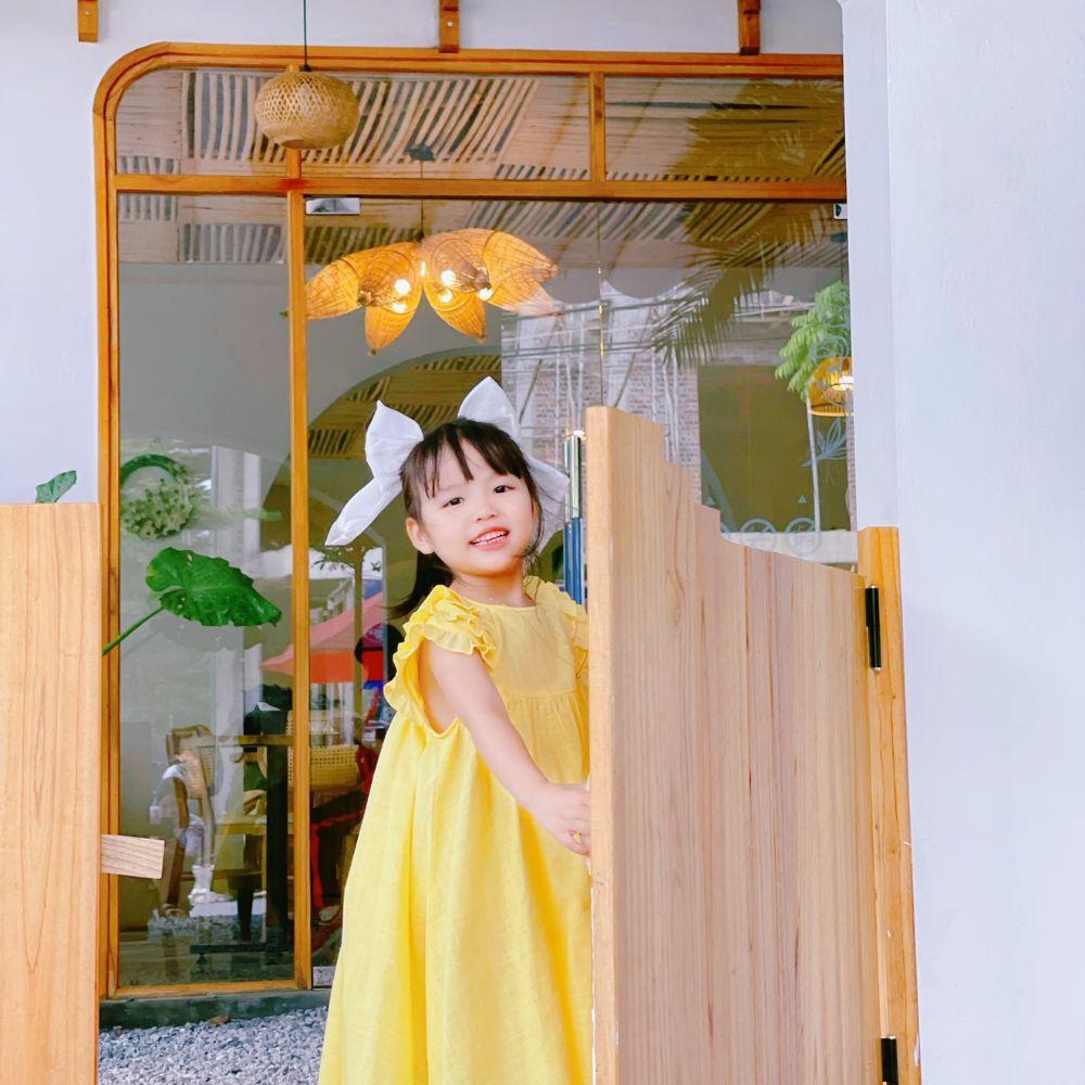 Váy bé gái tiểu thư chất linen xước mềm mại, thiết kế tay bèo xinh xắn