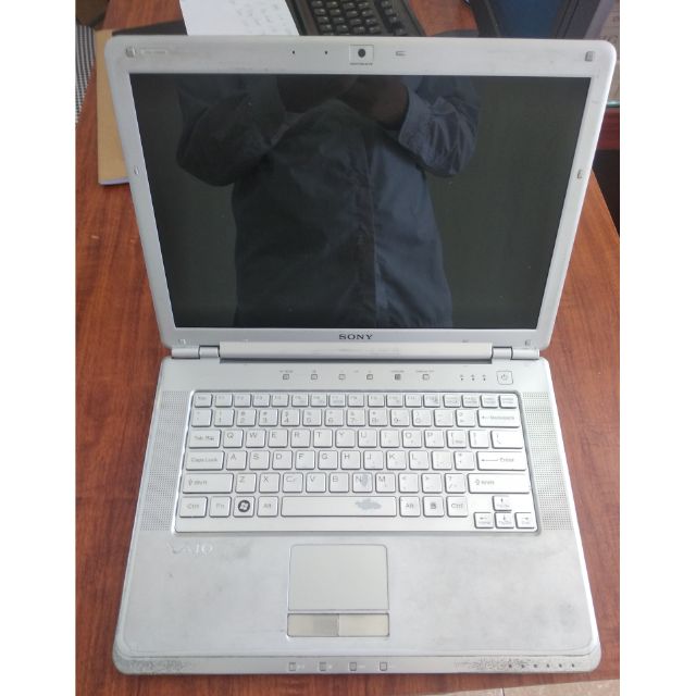 Sony Vaio 5J2L core 2 duo ram 2gb hdd 250gb 14in