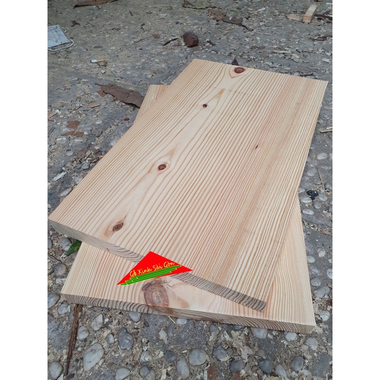 Tấm gỗ thông dày 3cm, rộng 24cm, dài 50cm dùng làm kệ âm tường, xích đu, bậc cầu thang, trang trí, làm mặt bàn,mặt ghế
