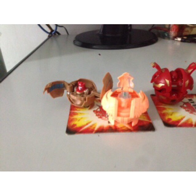 Bộ 4 chiến binh bakugan. Bakugan4