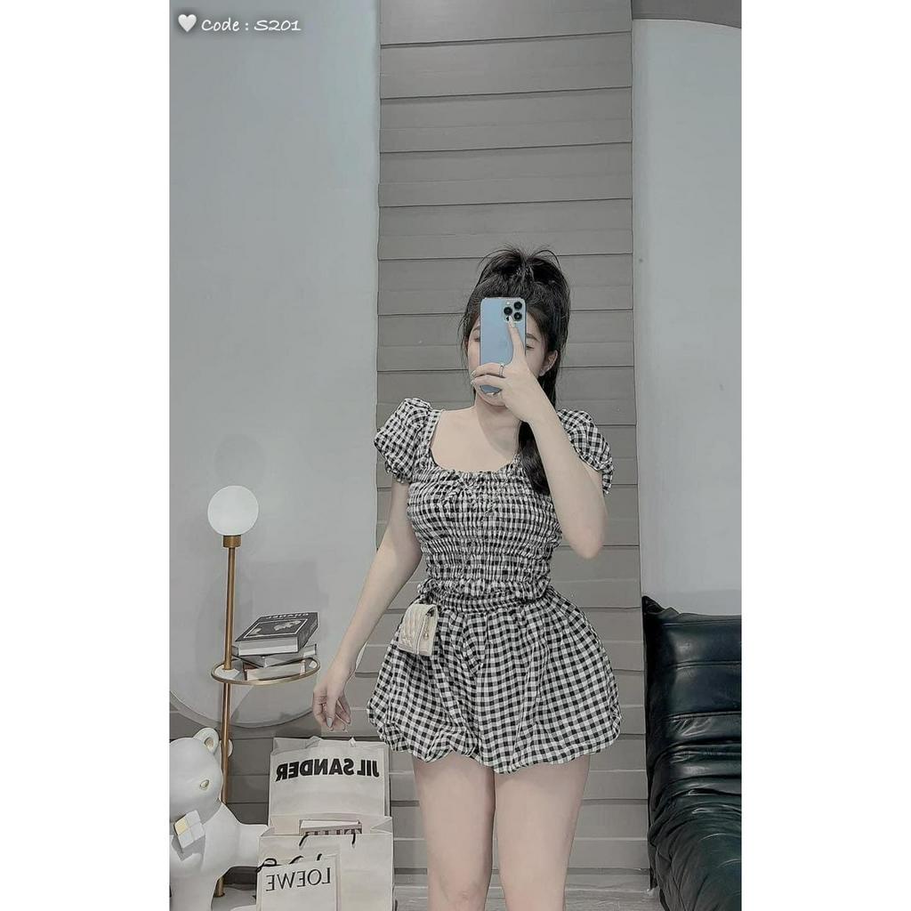 set áo cổ vuông tay phồng quần short bí xòe họa tiết carro