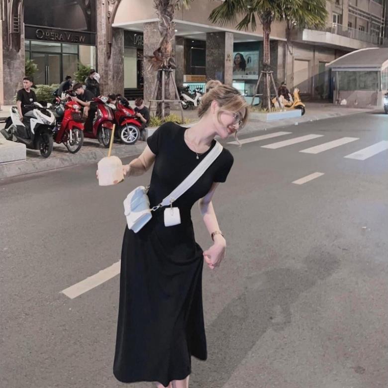 Đầm Body Thun Dáng Dài Xẻ Tà Năng Động Màu Đen