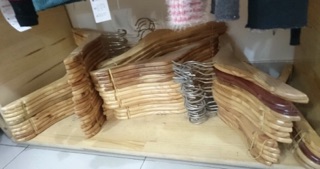 Thanh lý móc áo gỗ