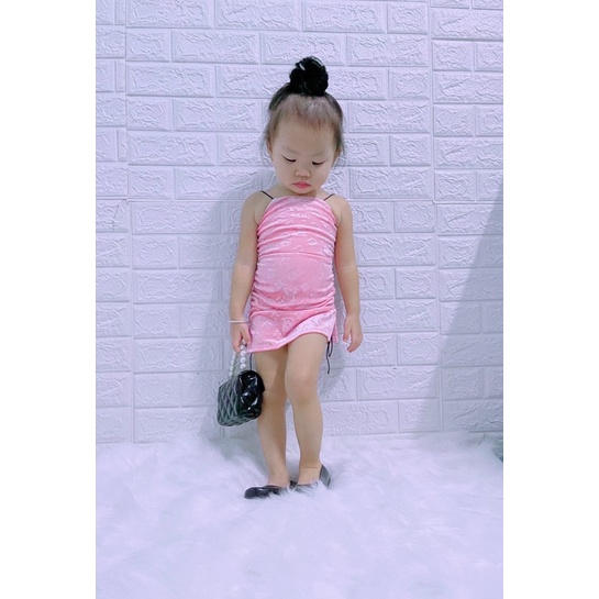 Đầm Body Nhung Dập Chữ Hồng Ngọt Ngào Hở Lưng Bé Gái