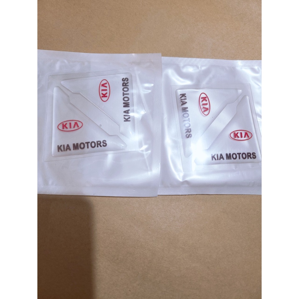 Bộ 04 Miếng dán chống va chạm , trầy xước góc cửa ô tô có Logo hãng xe