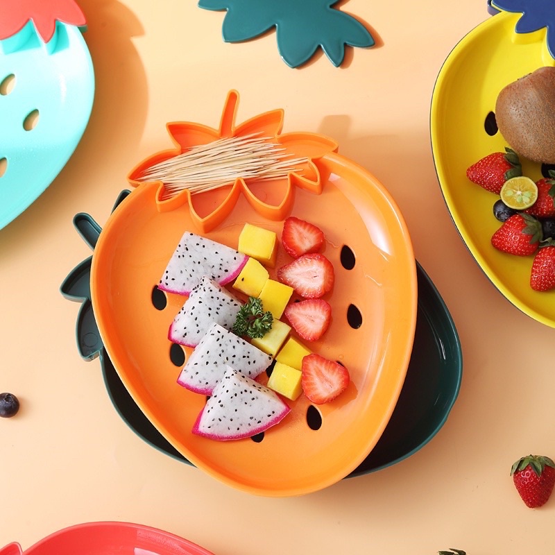 Đĩa quả dâu tây pastel xinh xắn có nắp đựng tăm, để ráo nước