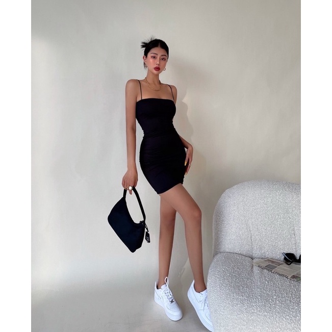Đầm 2 dây sợi bún ôm body basic chất thun gân dày dặn co giãn tôn dáng.