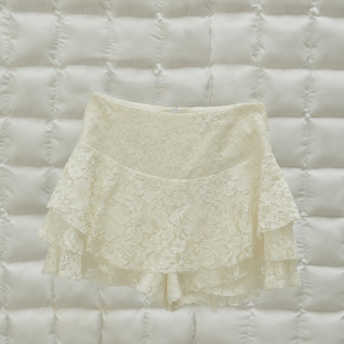 COCO SIN - Quần Váy Ren Tầng Trắng