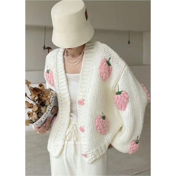 Áo khoác đôi cho mẹ và bé. Áo khoác len cardigan dáng rộng, áo len đan tay, quả dâu nổi 3d