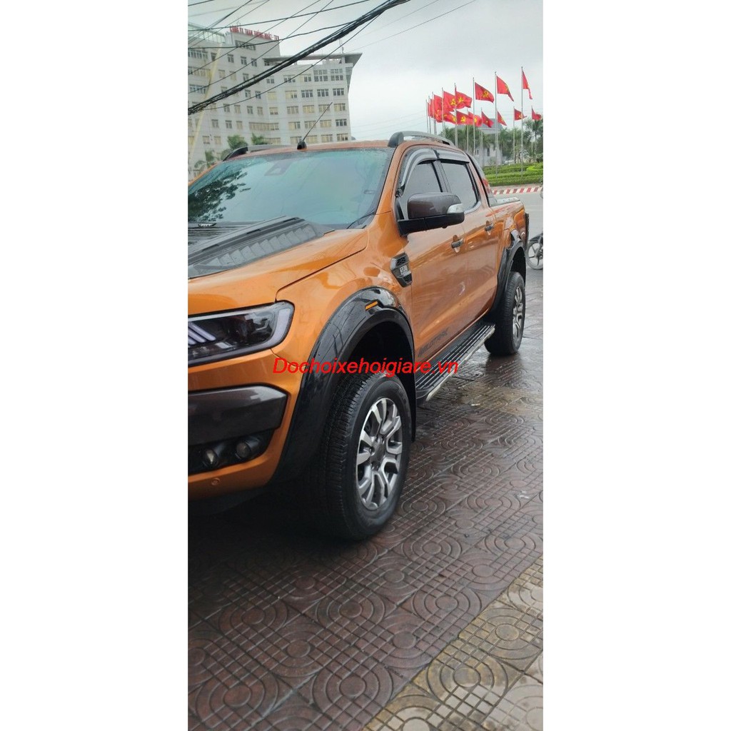 Cua Lốp Ford Ranger Loại có đèn phản quang