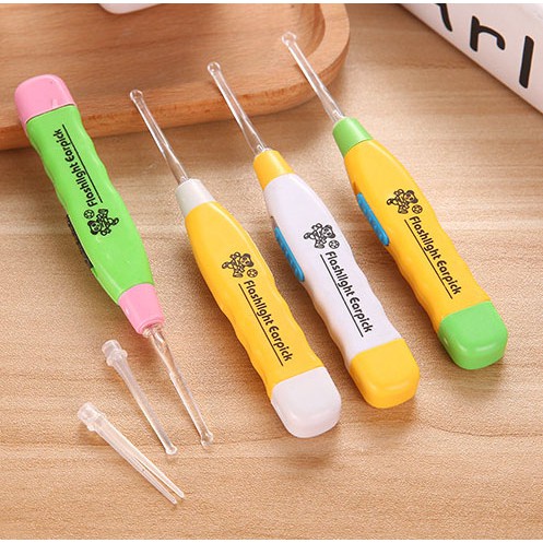 Dụng cụ ráy tai có Đèn an toàn khi sử dụng.