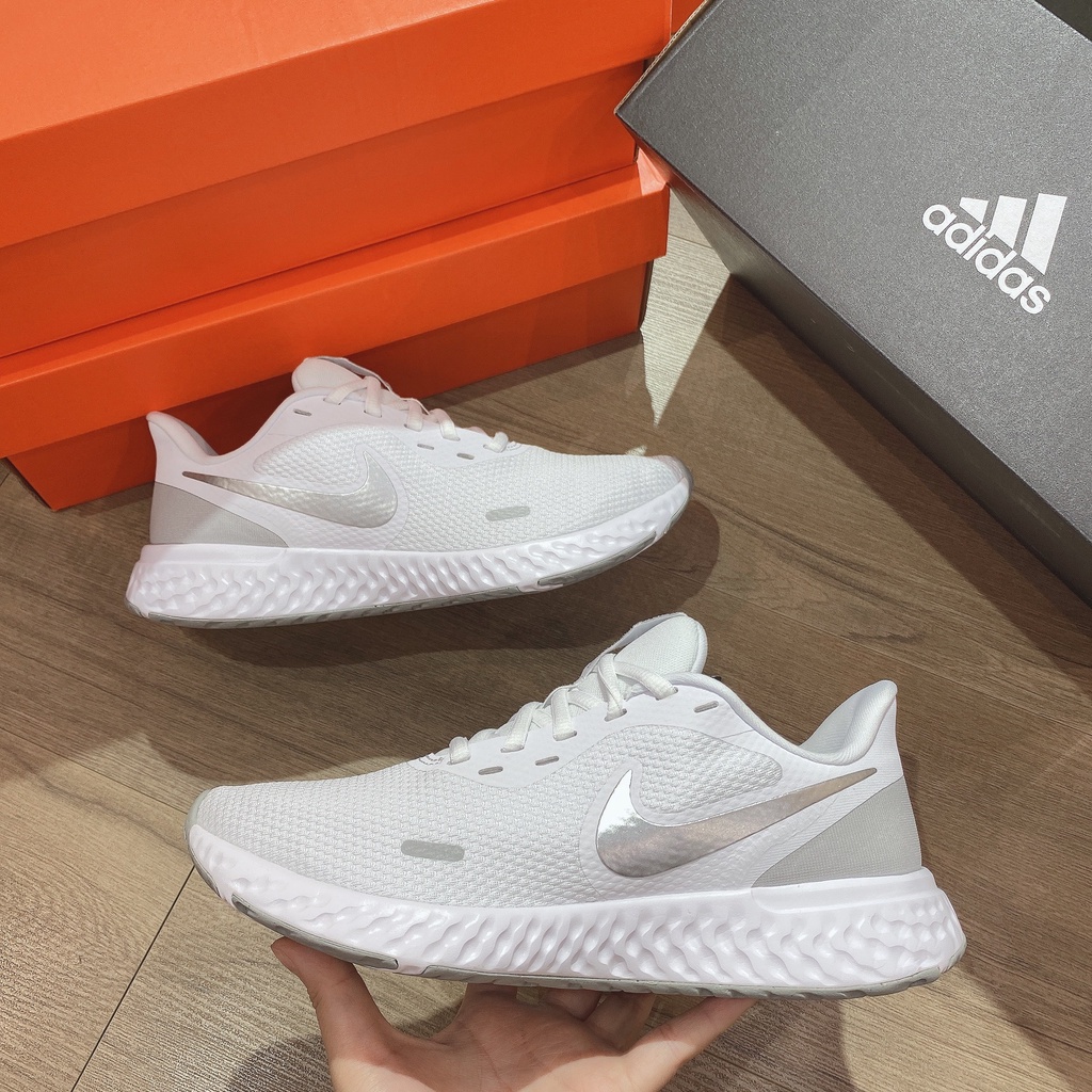 [CHÍNH HÃNG] Giày thể thao Sneaker N.I.K.E RUNNING REVOLUTION 5 màu Trắng Bạc - Code: BQ3207 100