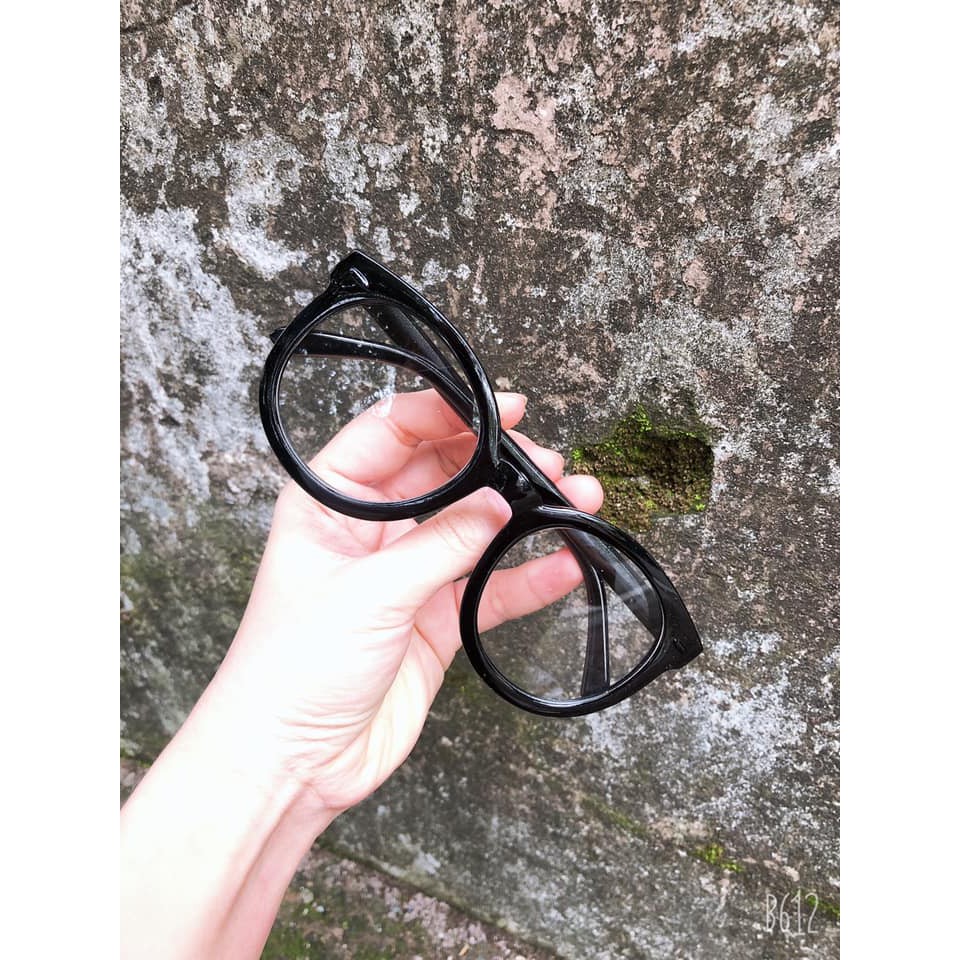 Kính thời trang mắt trắng gọng đen | BigBuy360 - bigbuy360.vn