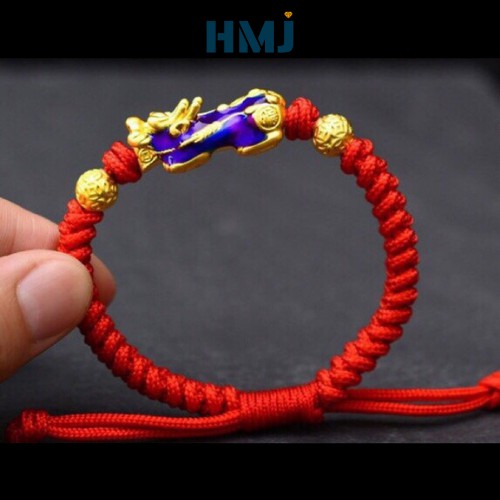 Vòng Tay Chỉ Đỏ Mix Tỳ Hưu Đổi Màu Theo Nhiệt Độ Cùng Với 2 Charm Bi Vàng Handmade Hợp Với Mọi Cung Mệnh - HỒNG MINH