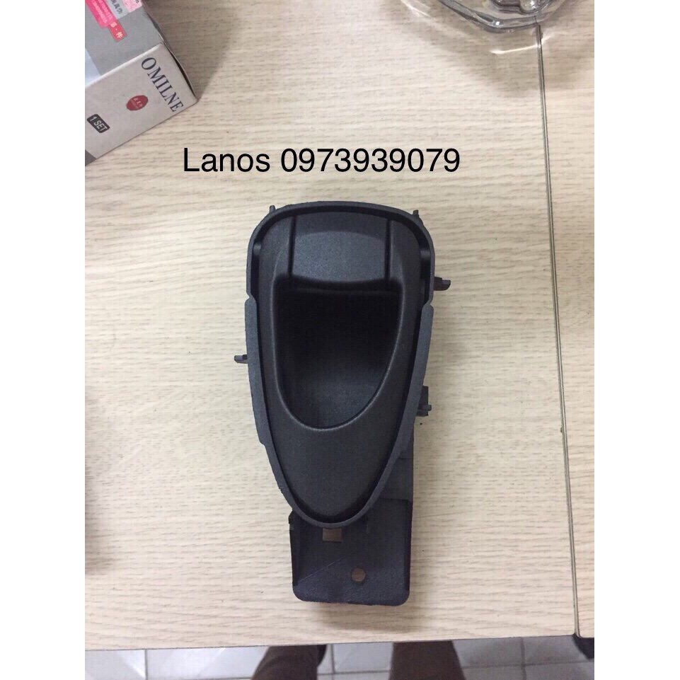 Tay mở cửa trong Daewoo Lanos