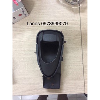 Tay mở cửa trong Daewoo Lanos