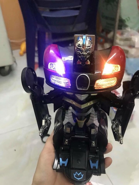 Đồ chơi Xe ô tô biến hình thành Robot lại về mẫu mới quá đẹp, quá chuẫn luôn Sản phẩm Oto biến hình thành Robot là sản p