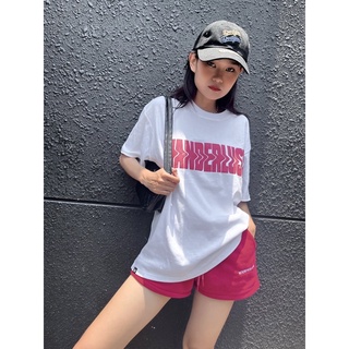 Áo thun oversize trắng in Wanderlust