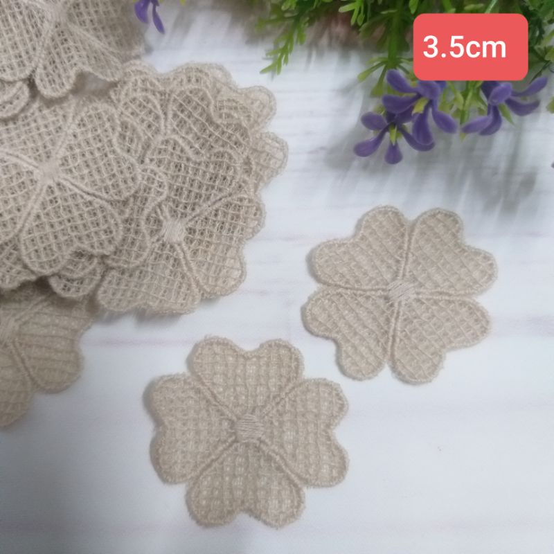 Hình và hoa thêu chỉ cotton trang trí thủ công