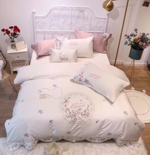 Set chăn ga lụa thêu Love