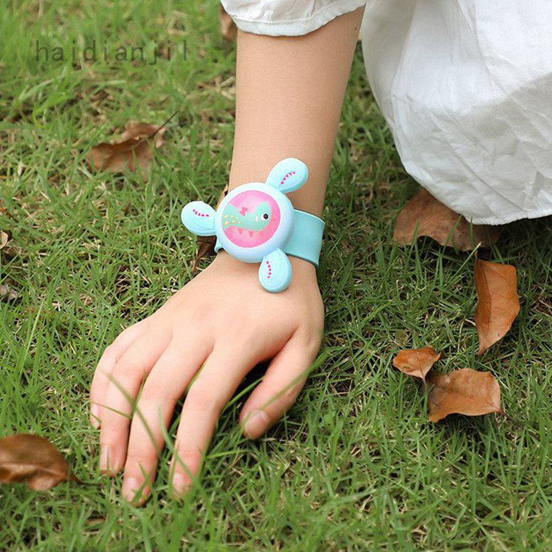 Vòng Đeo Tay Chống Muỗi Có Khóa Xoay Dạ Quang Họa Tiết Hoạt Hình