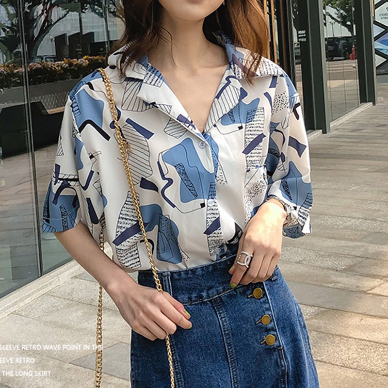 Áo sơ mi tay ngắn chất chiffon hoạ tiết in thiết kế cổ chữ V nữ tính