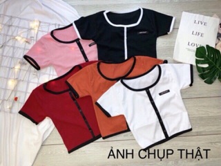 Áo Croptop Viền 5 Nút Cúc Thật