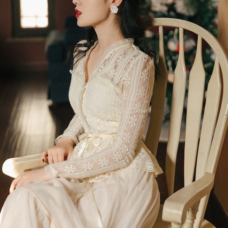 Set áo tay dài phối ren và chân váy phong cách Pháp thời trang thanh lịch cho nữ