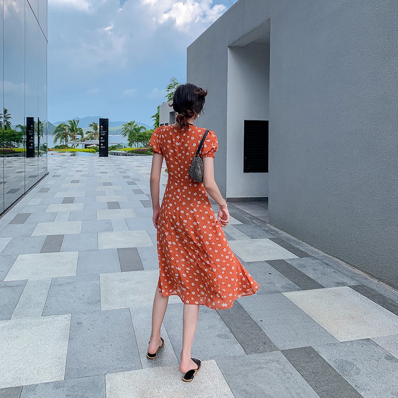 (HÀNG SẴN) Váy hoa nhí màu cam cổ vuông gợi cảm xòe dài xẻ tà cả gợi cảm mùa hè vintage | BigBuy360 - bigbuy360.vn