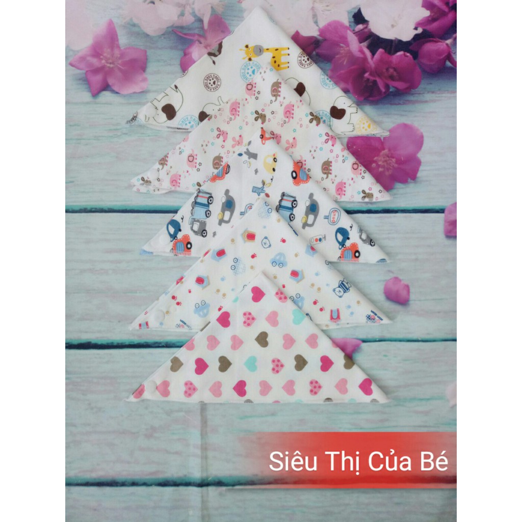 Yếm tam giác cotton có cúc bấm cho bé