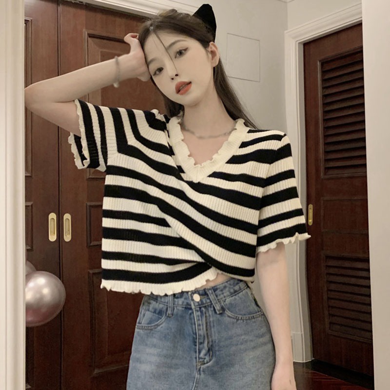 Áo Dệt Kim Ngắn Tay Cổ Chữ V Form Ôm Họa Tiết Kẻ Sọc